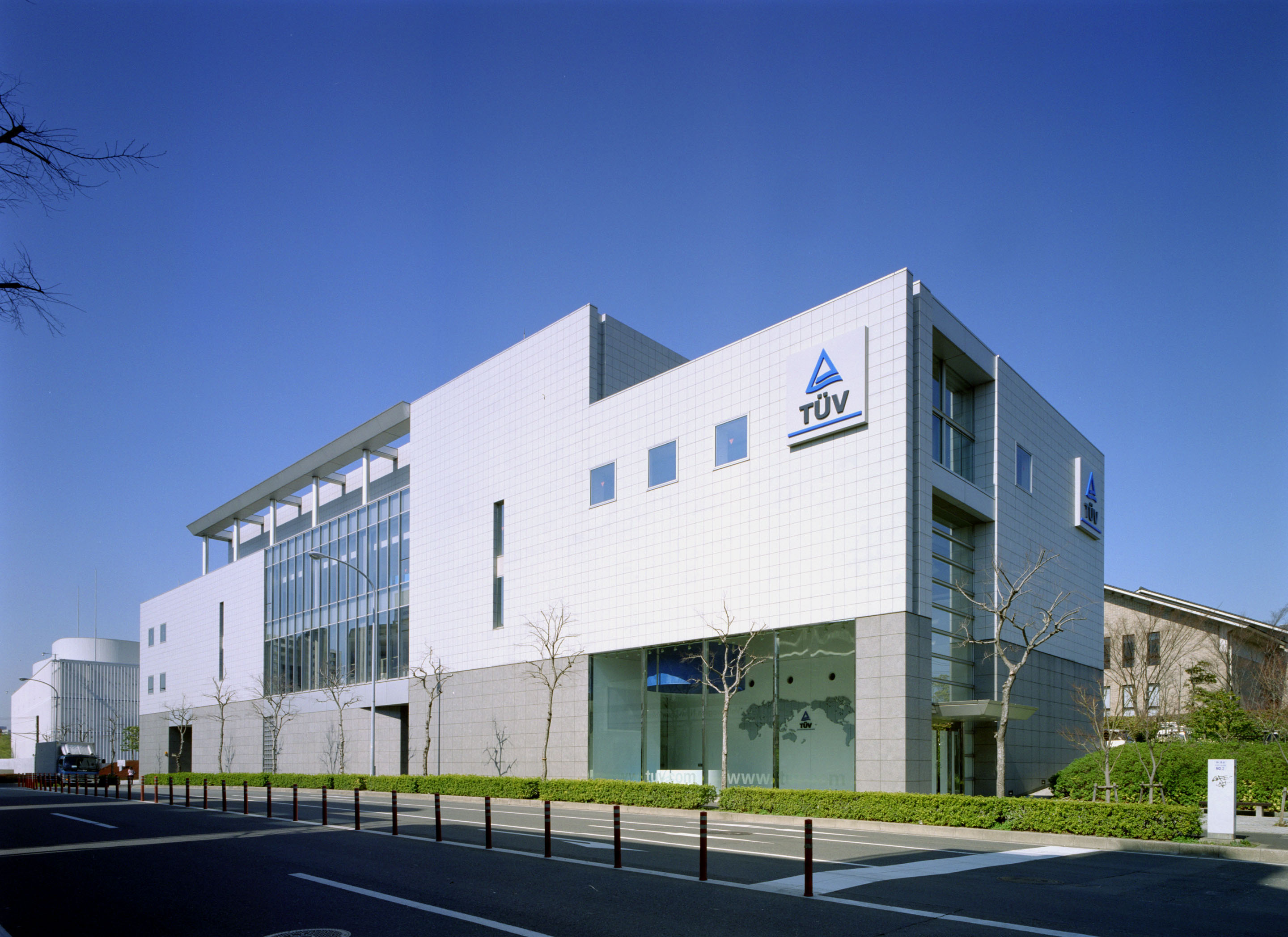 TR Japan_Yokohama EMC Lab